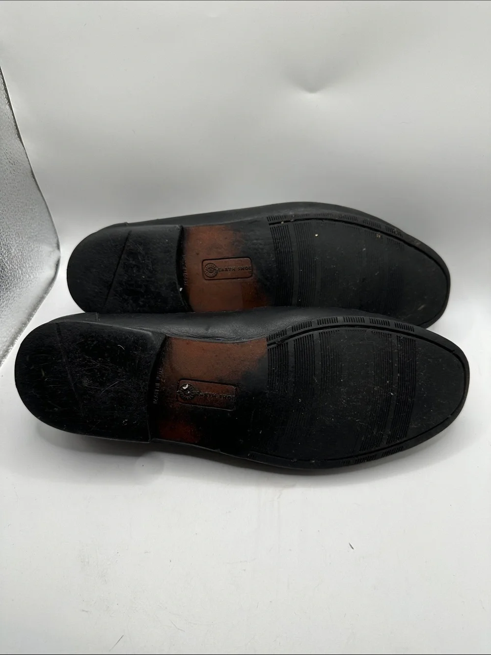 Earth Shoe Black Leather Tassel Loafers for Men dose 10.5